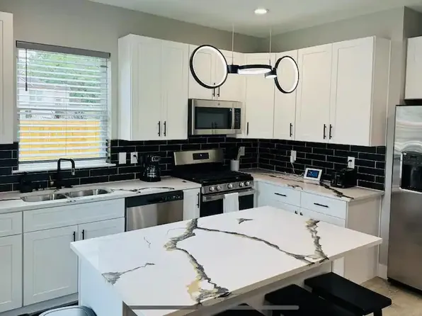 203 Wallace St, Houston, TX 77022