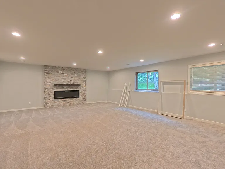 11956 Castle Rock Ct N — Photo 15