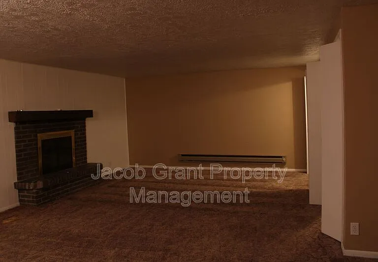 2215 Gail Dr — Photo 18