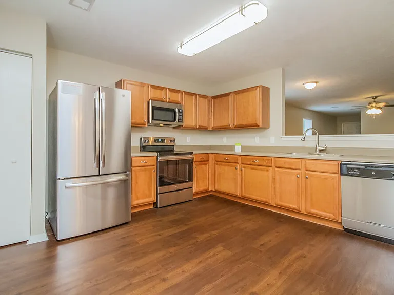 2776 Sutherland Dr — Photo 8