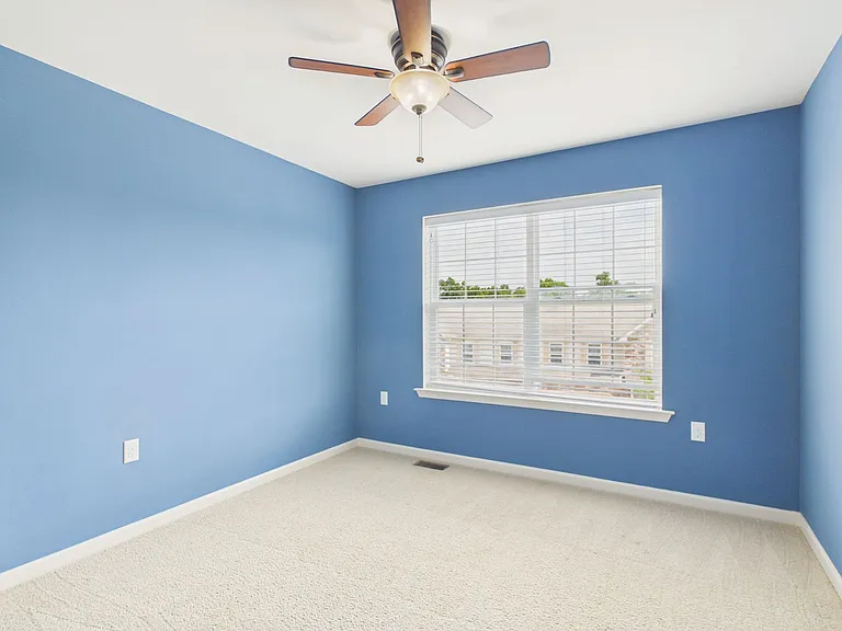 117 Mapleton Blvd — Photo 18