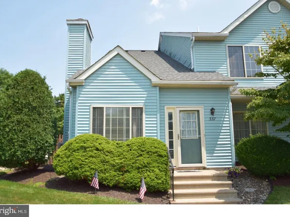 337 Pondview Dr, Harleysville, PA 19438