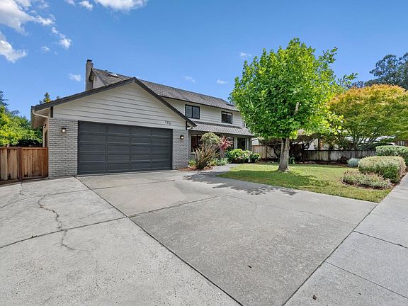 3rd image of 105 Quarry Ln