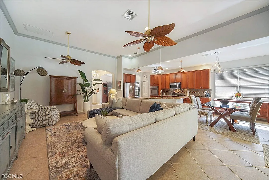 3 bed, 2.0 bath, 1823 sqft, $6,500 — Photo 3
