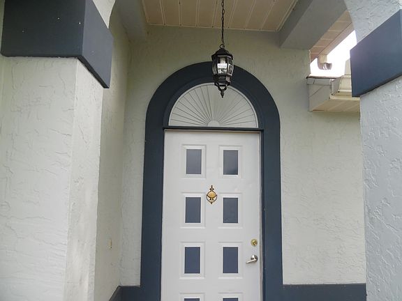 3rd image of 302 NE Glentry Ave