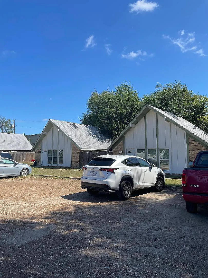 2300 Live Oak St — Photo 1