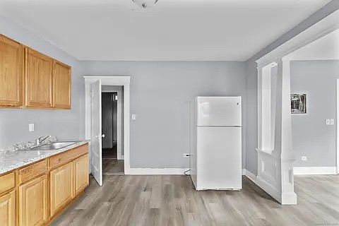 3rd image of 33 Albert Pl #3