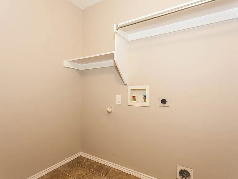 1100 Greenbend Dr — Photo 12