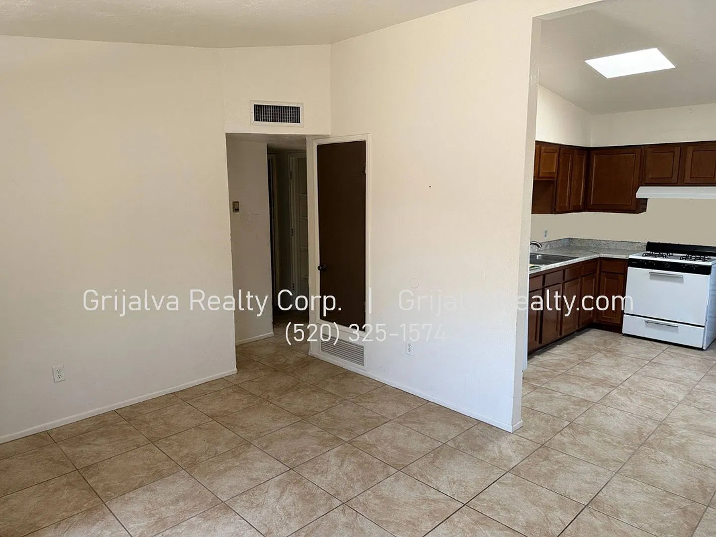 1227 Riverview — Photo 3