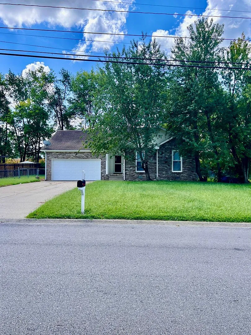 3 Bedroom Home Available off Exit 1! — Photo 1