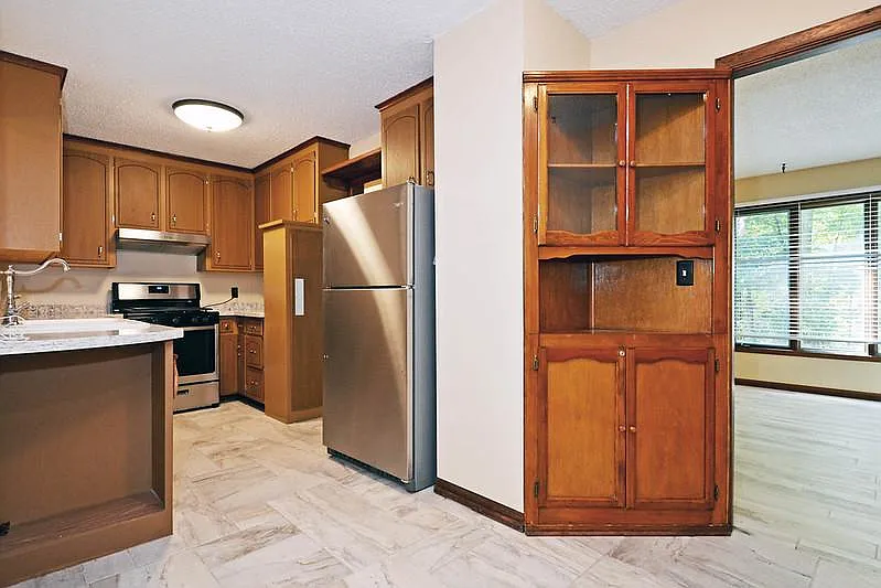 4 bed, 2247 sqft, $2,500 — Photo 3