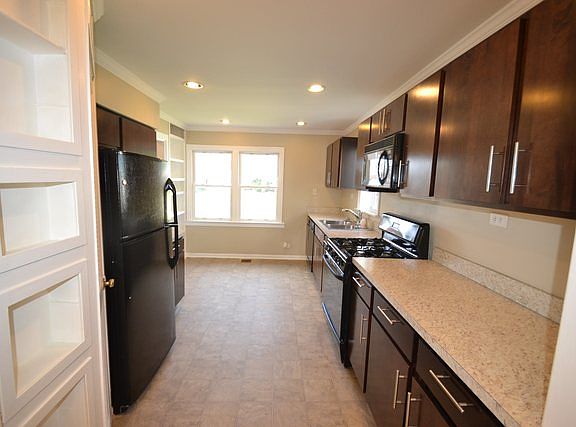 5th image of 3401 Scott St