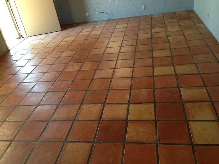 2nd image of 5613 E Lee St