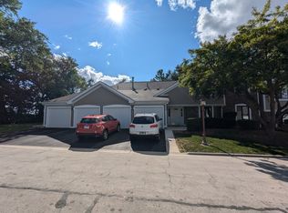 404 Pinetree Ln #D, Schaumburg, IL 60193