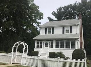 33 Dunster Ln, Winchester, MA 01890