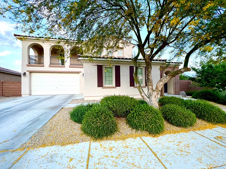 7140 Charter Crest St — Photo 2