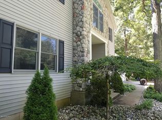 935 Bear Lake Rd, North Muskegon, MI 49445