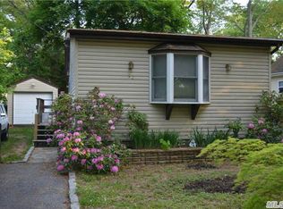 52 Broad St, Yaphank, NY 11980