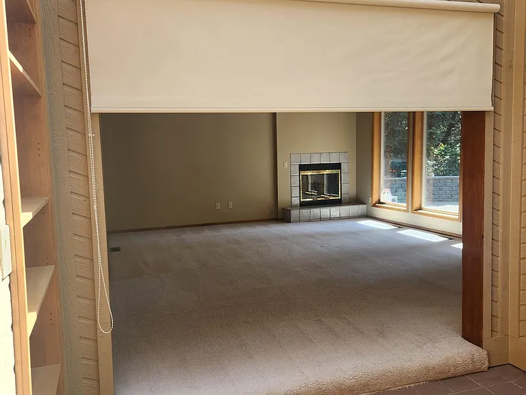 611 NE Tracker Ct — Photo 8
