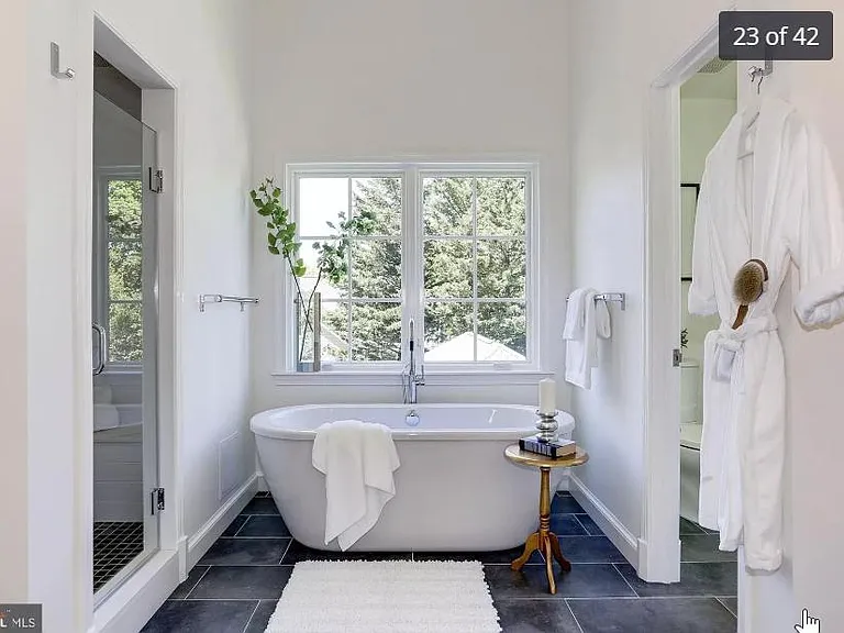 Renovated master ensuite bath