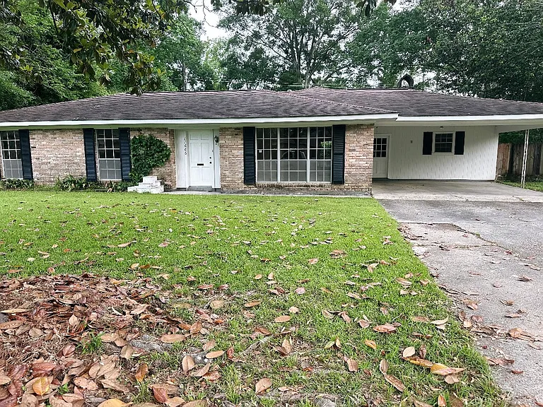 11666 Parkwood Dr — Photo 1