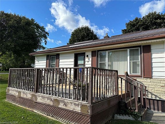 5th image of 55 Poplar St