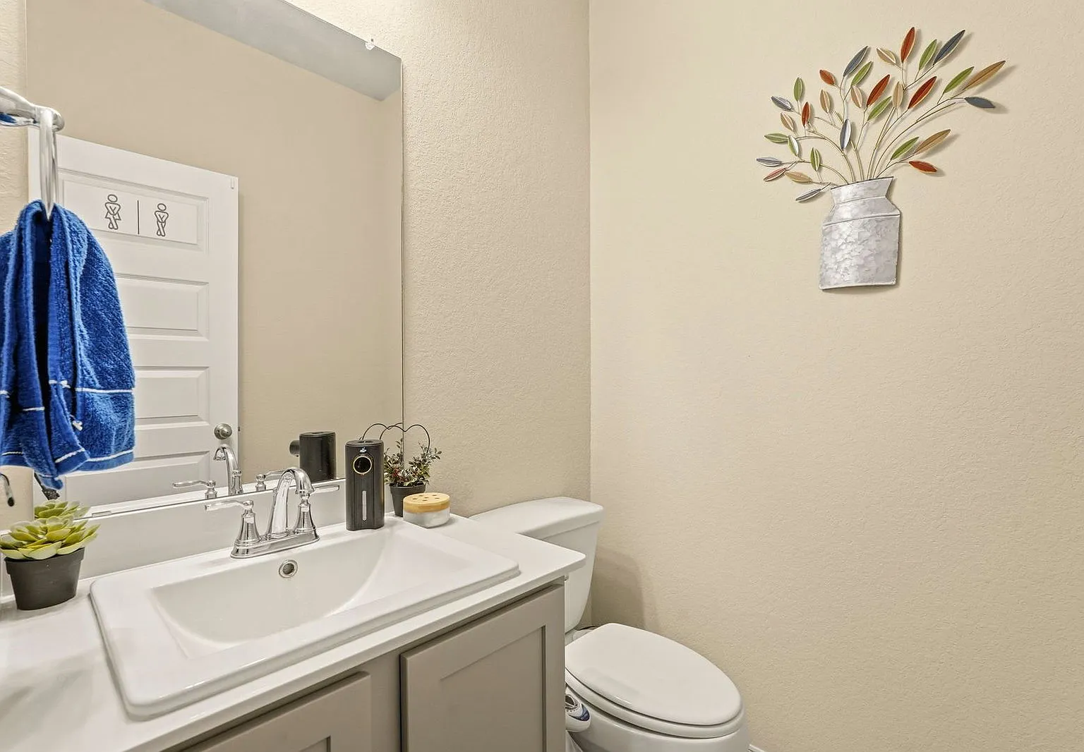 4 bed, 3.5 bath, 2745 sqft, $2,800 — Photo 4