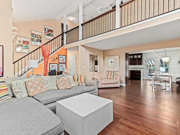 2nd image of 913 Melrose Blvd