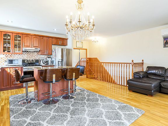 5th image of 2546 W 15th St