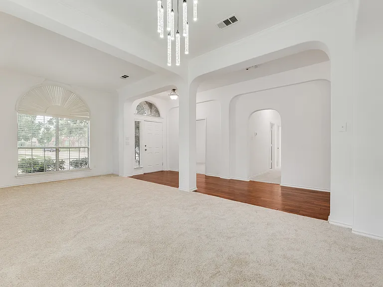 608 Regency Trl — Photo 18