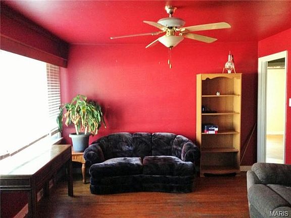 Light and bright living room. Doorway to right leads to beds & b