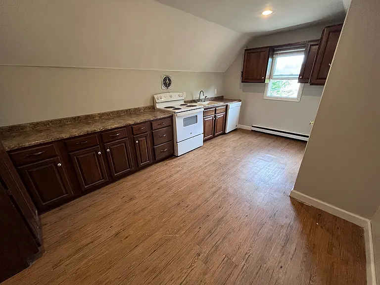 201 Main St #4 — Photo 13