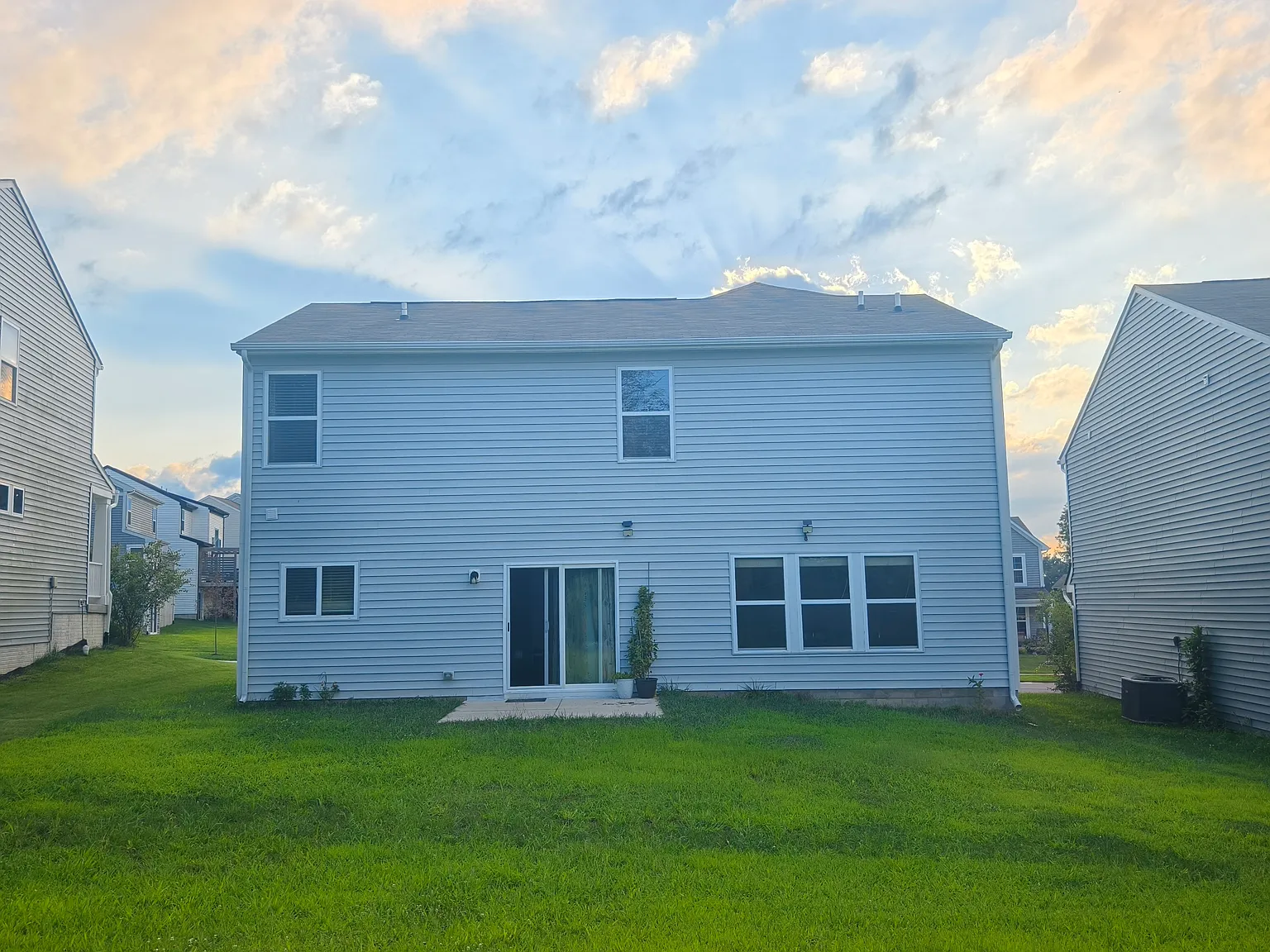 3 bed, 2.5 bath, 1991 sqft, $2,700 — Photo 4