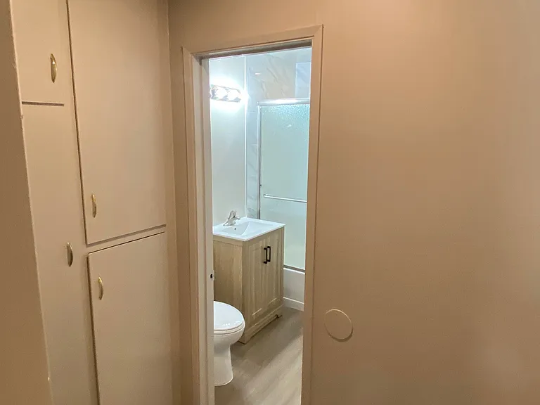 503 N Ventura Street Apt 5 Bathroom_06182025
