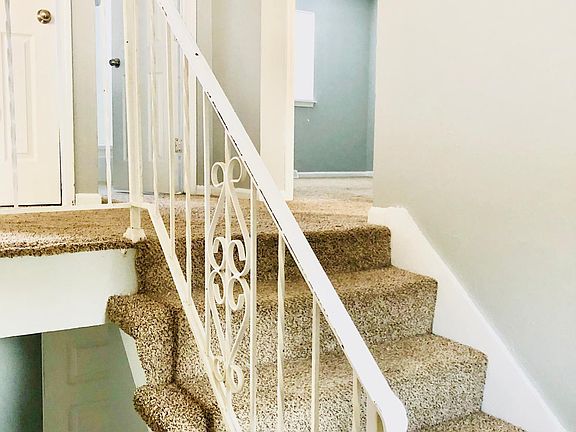 2nd image of 5823 NW Creekview Dr
