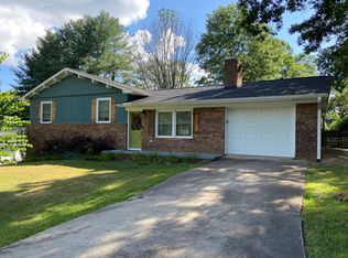 208 Clover Dr, Fletcher, NC 28732
