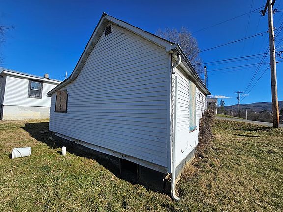 3rd image of 880 W Washington St