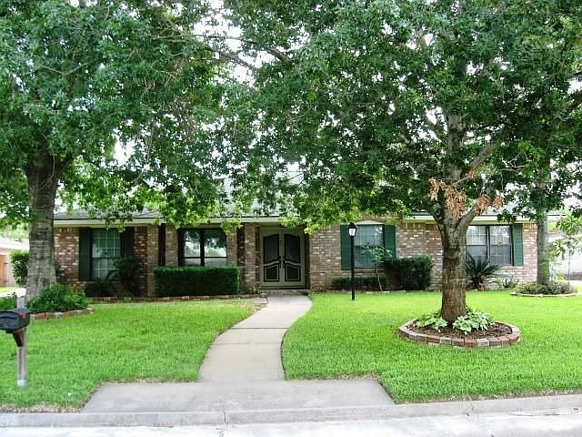1st image of 3207 Cypress Point Dr