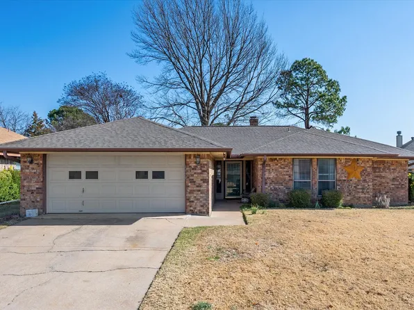 1304 Brookfield Ln, Mansfield, TX 76063