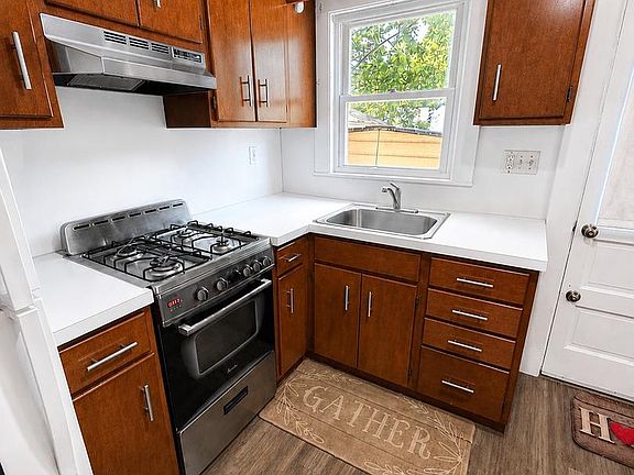 4th image of 2110 Wilson Ave