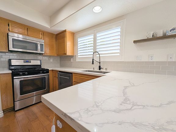 5th image of 639 S Dewberry Ln