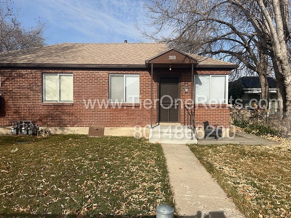 1st image of 203 E Beryl Ave