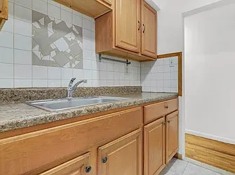 Rented by R New York