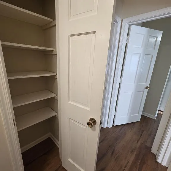 212 Stratford Dr — Photo 5
