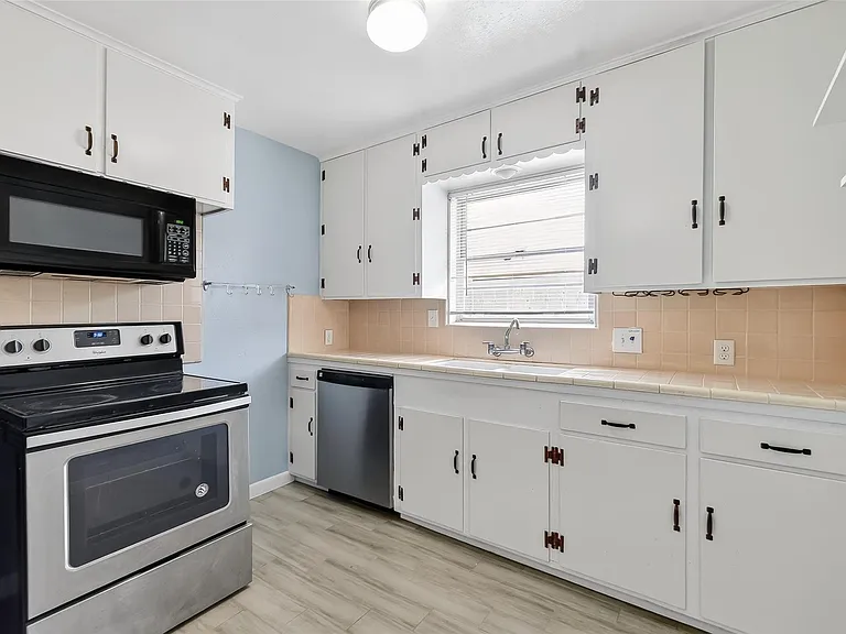 3428 Bradford St — Photo 15
