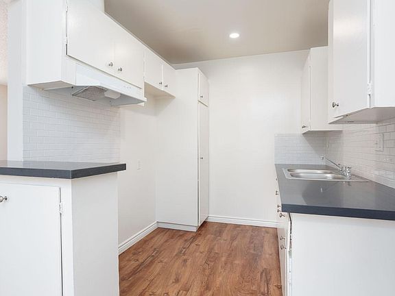 3rd image of 4747 Colfax Ave #1