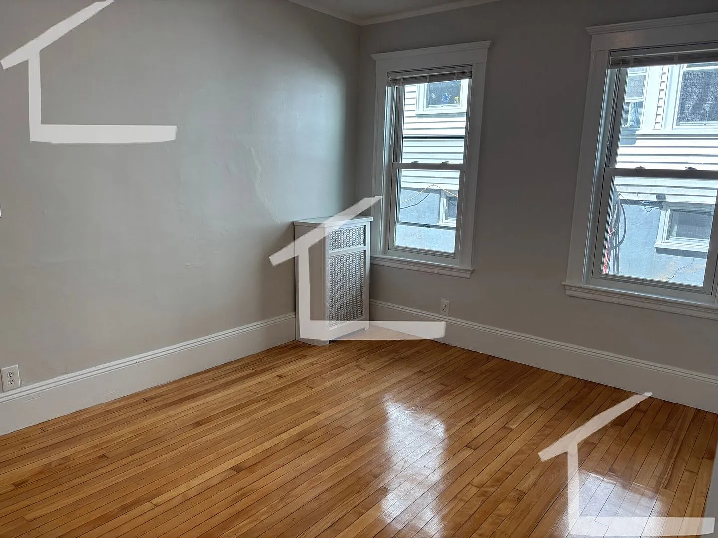 Nice 3 bed in oak square — Photo 4