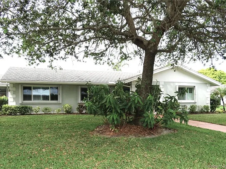 1843 SE Granada Ln — Photo 35