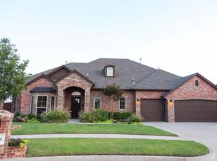 2716 SE 11th St, Moore, OK 73160