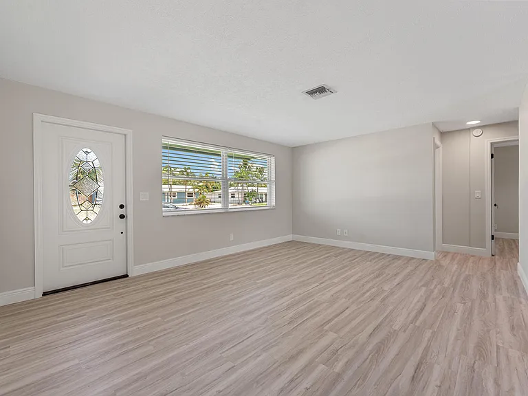 204 Circle E — Photo 28